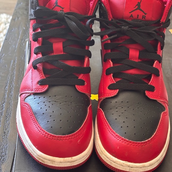 Jordan 1 Mid Reverse Bred - Picture 4 of 6